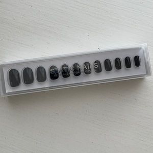 Static Nails Reusable Pop-On Manicure